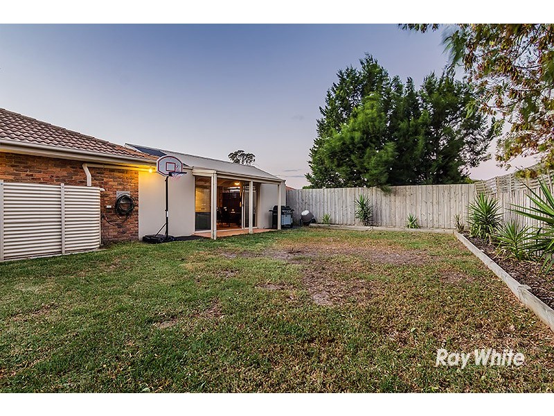 8 Filbert Court, Cranbourne North VIC 3977