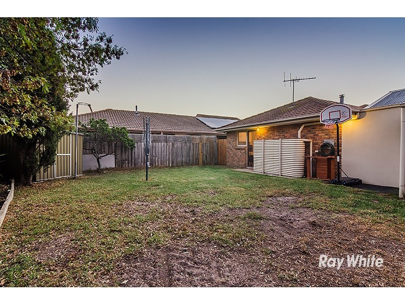 8 Filbert Court, Cranbourne North VIC 3977