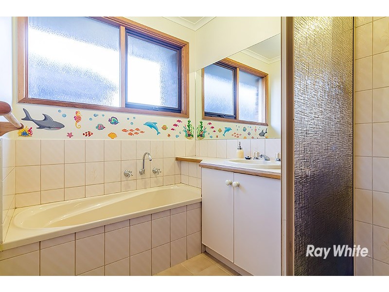 8 Filbert Court, Cranbourne North VIC 3977