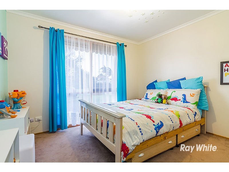 8 Filbert Court, Cranbourne North VIC 3977