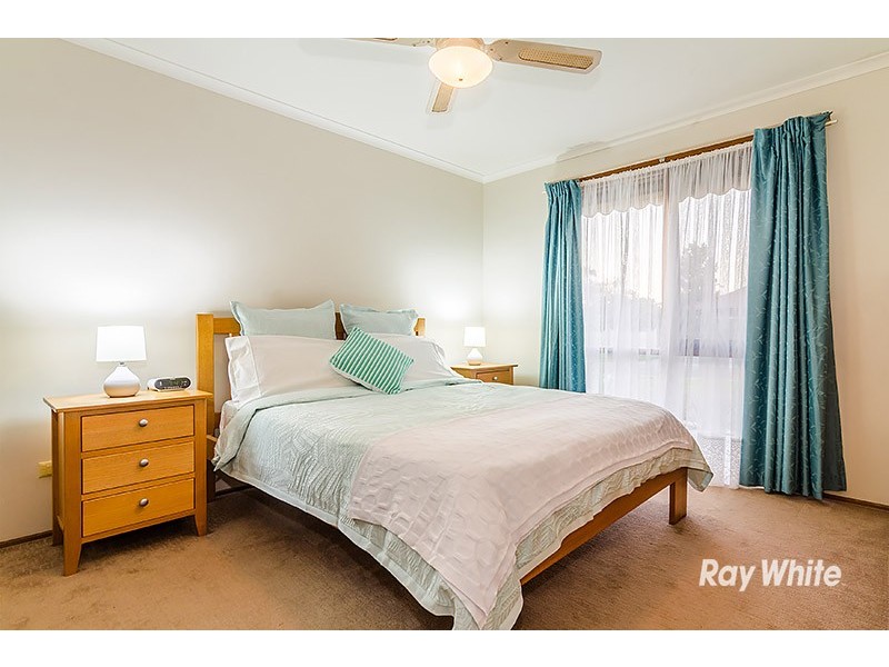 8 Filbert Court, Cranbourne North VIC 3977