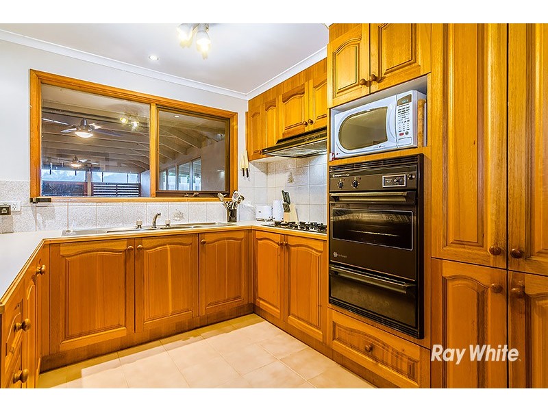 8 Filbert Court, Cranbourne North VIC 3977