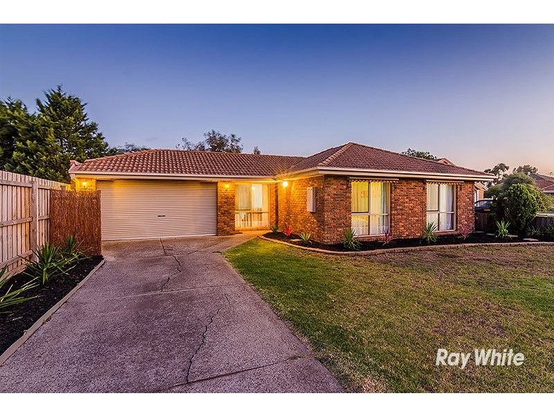 8 Filbert Court, Cranbourne North VIC 3977