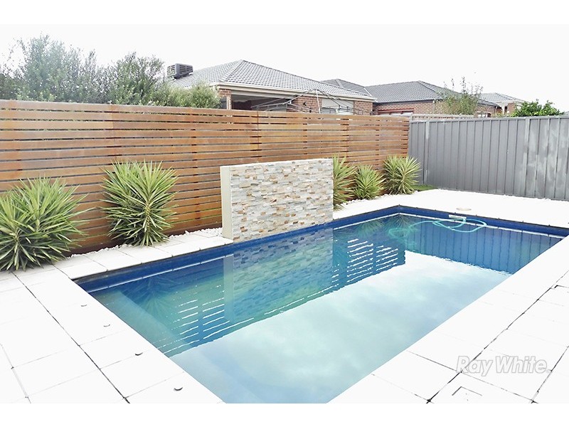 51 Abrus Circuit, Cranbourne North VIC 3977