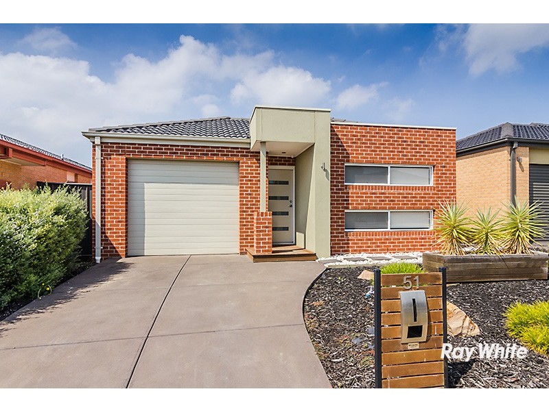 51 Abrus Circuit, Cranbourne North VIC 3977