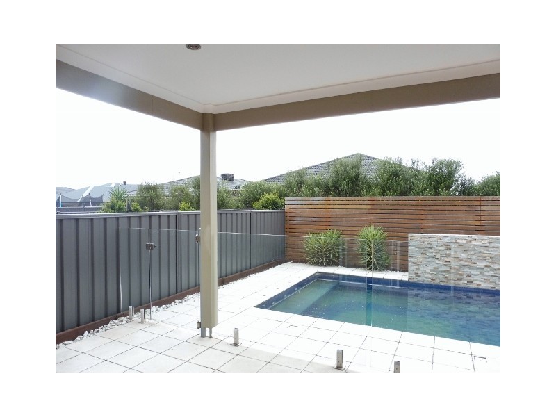 51 Abrus Circuit, Cranbourne North VIC 3977