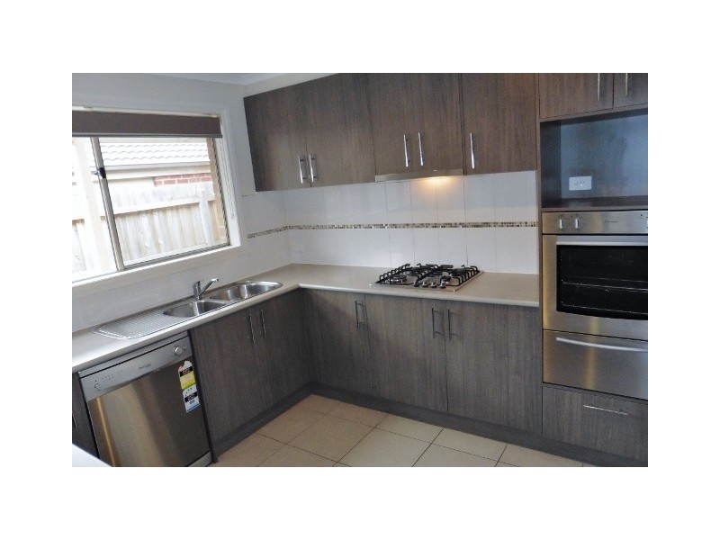 8 Chong Court, Berwick VIC 3806