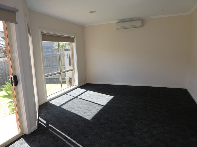 15 Boronia Avenue, Cranbourne VIC 3977