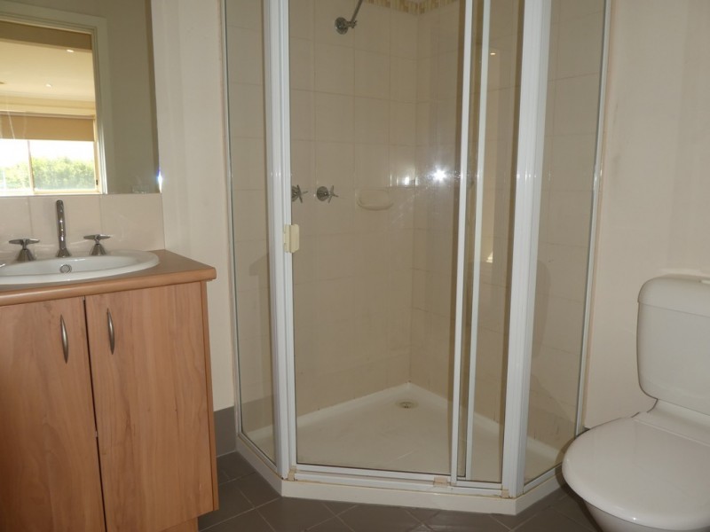 15 Boronia Avenue, Cranbourne VIC 3977