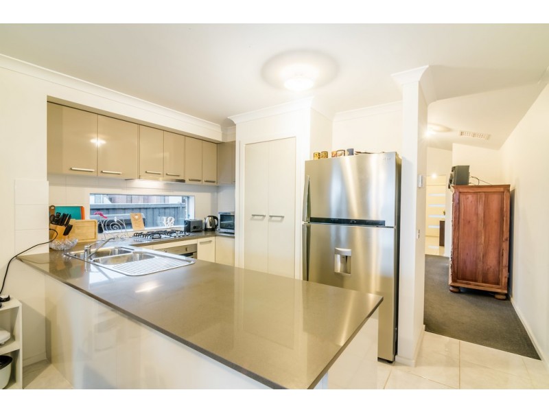 14 Ballymena Crescent, Cranbourne East VIC 3977