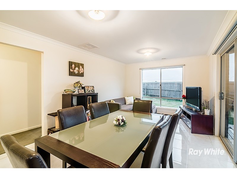 14 Ballymena Crescent, Cranbourne East VIC 3977