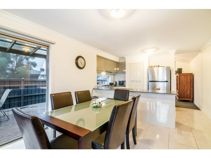 14 Ballymena Crescent, Cranbourne East VIC 3977