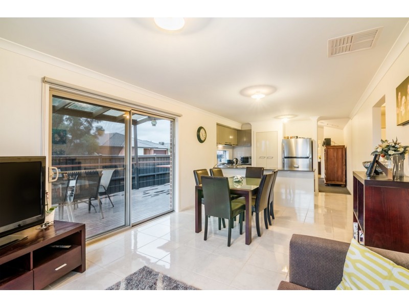 14 Ballymena Crescent, Cranbourne East VIC 3977