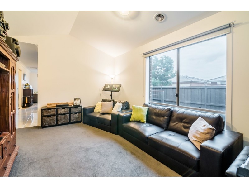 14 Ballymena Crescent, Cranbourne East VIC 3977