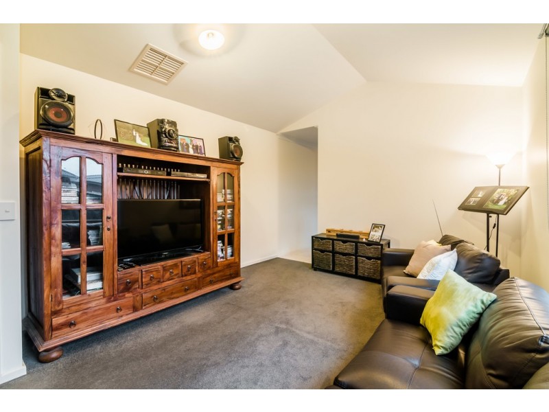 14 Ballymena Crescent, Cranbourne East VIC 3977