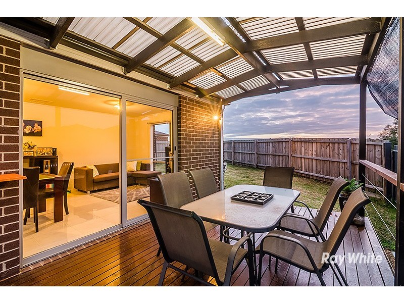 14 Ballymena Crescent, Cranbourne East VIC 3977