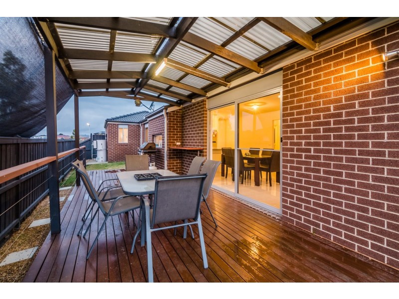14 Ballymena Crescent, Cranbourne East VIC 3977