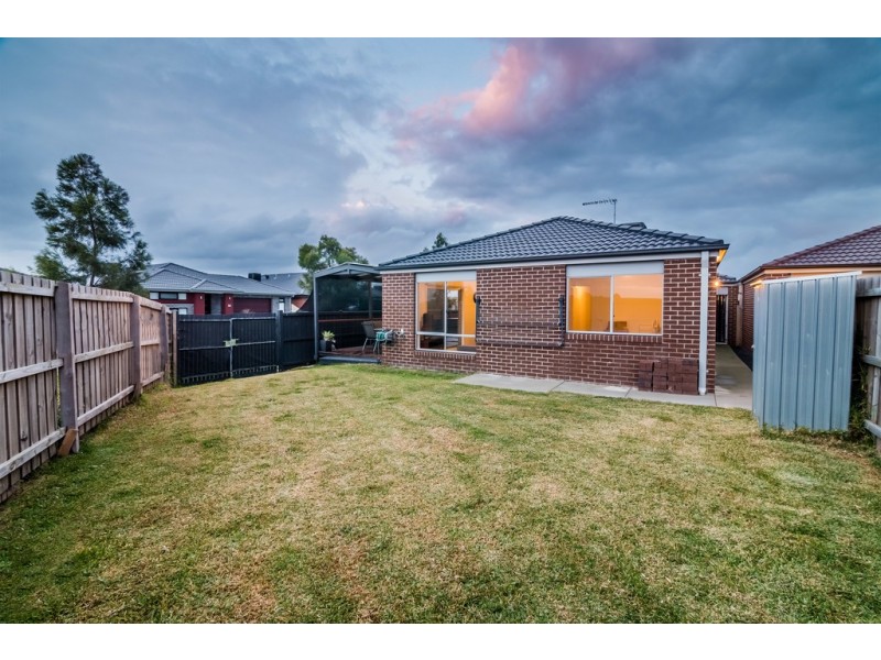 14 Ballymena Crescent, Cranbourne East VIC 3977