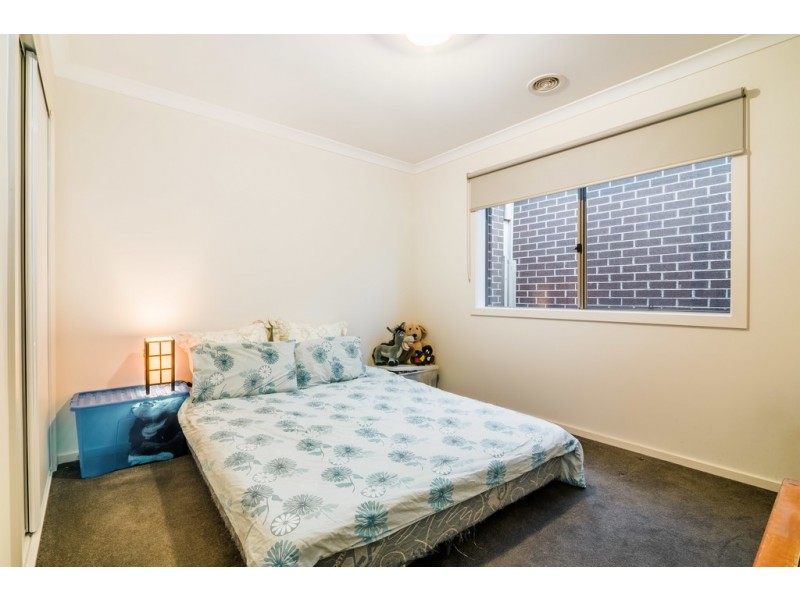 14 Ballymena Crescent, Cranbourne East VIC 3977