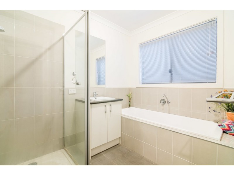 14 Ballymena Crescent, Cranbourne East VIC 3977