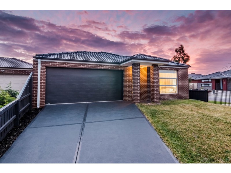 14 Ballymena Crescent, Cranbourne East VIC 3977