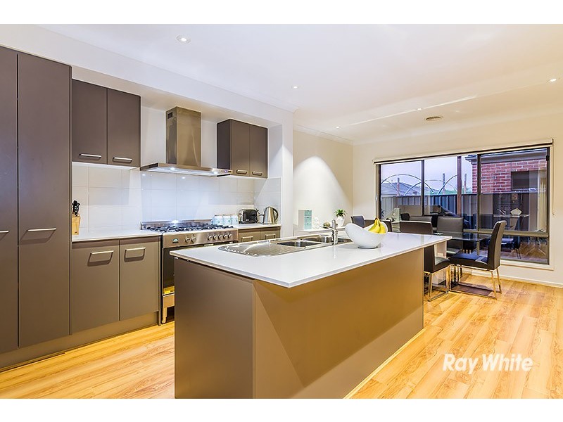 121 Selandra Boulevard, Clyde North VIC 3978