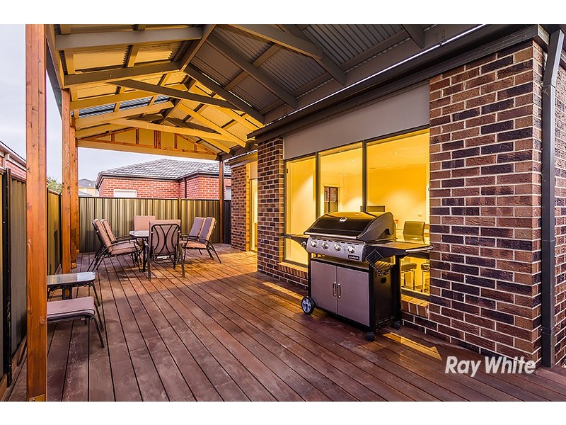 121 Selandra Boulevard, Clyde North VIC 3978