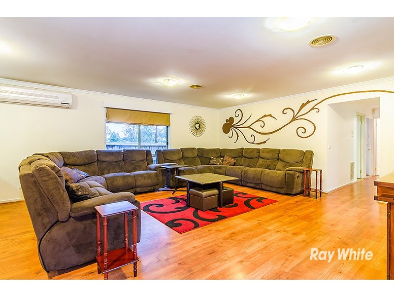 39 Genista Road, Cranbourne West VIC 3977