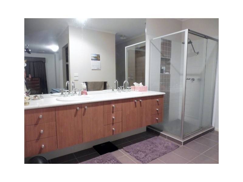 1 Glasshouse Court, Berwick VIC 3806