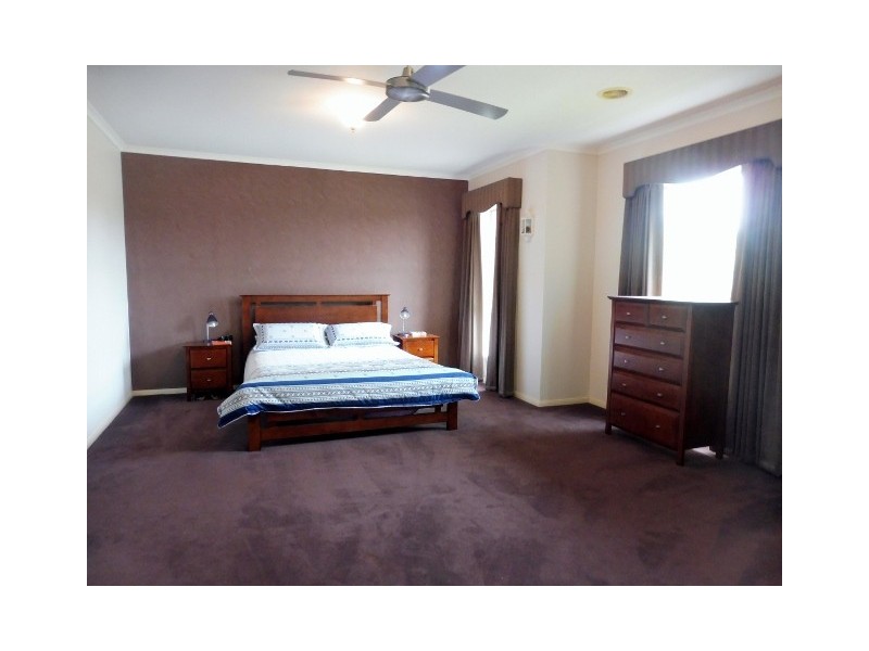 1 Glasshouse Court, Berwick VIC 3806