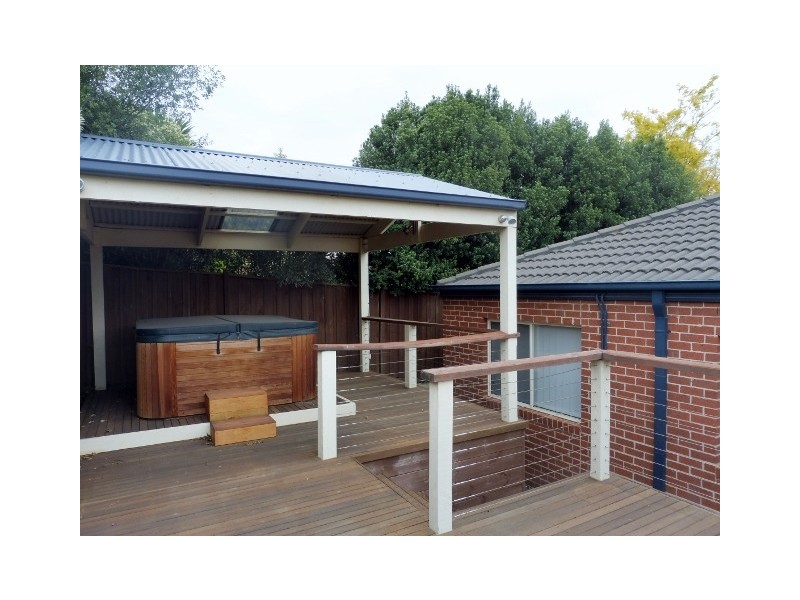 1 Glasshouse Court, Berwick VIC 3806