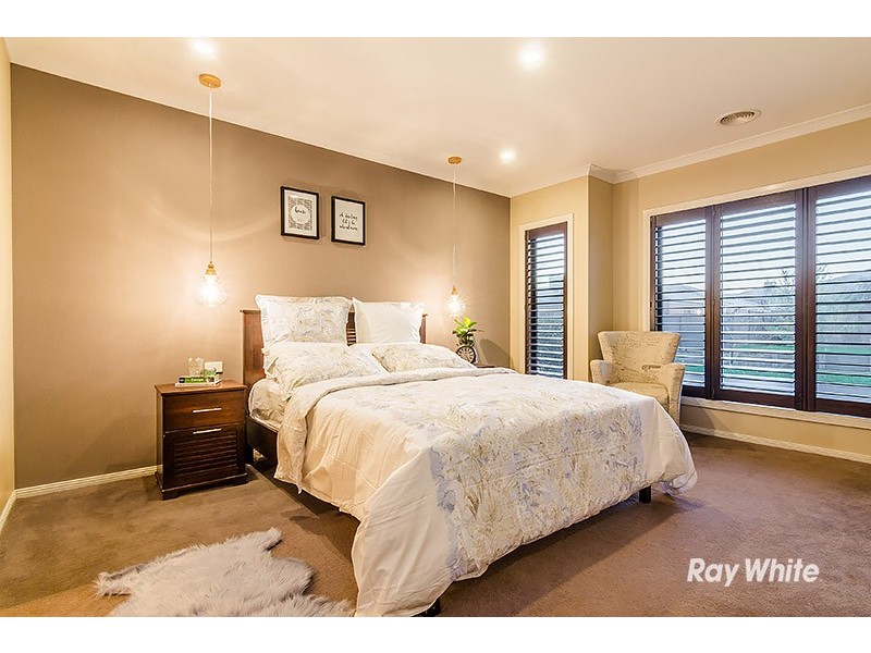 6 Tawleed Grove, Clyde North VIC 3978