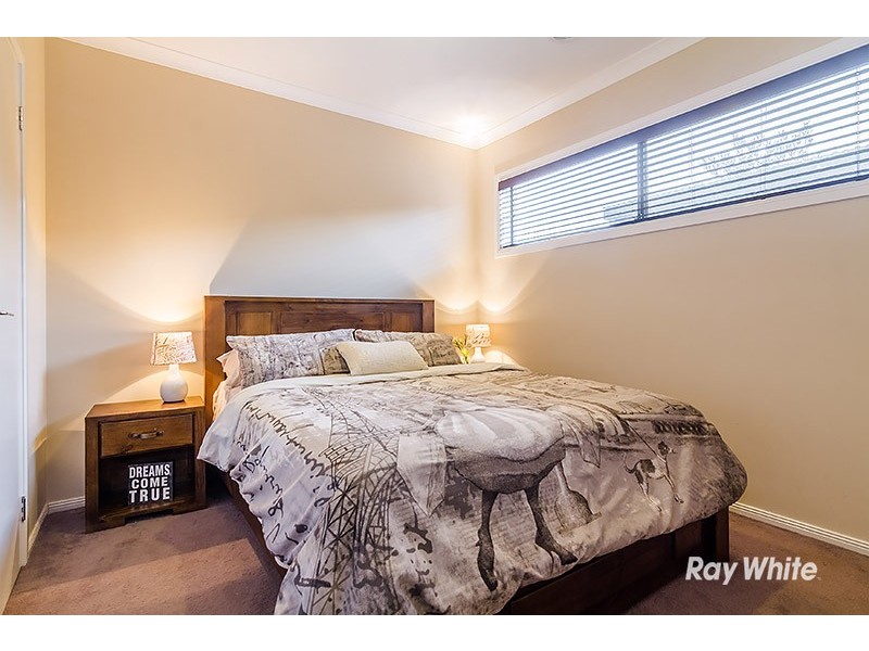 6 Tawleed Grove, Clyde North VIC 3978