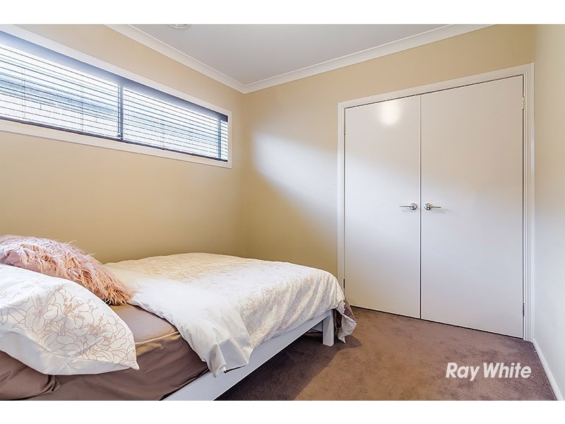 6 Tawleed Grove, Clyde North VIC 3978