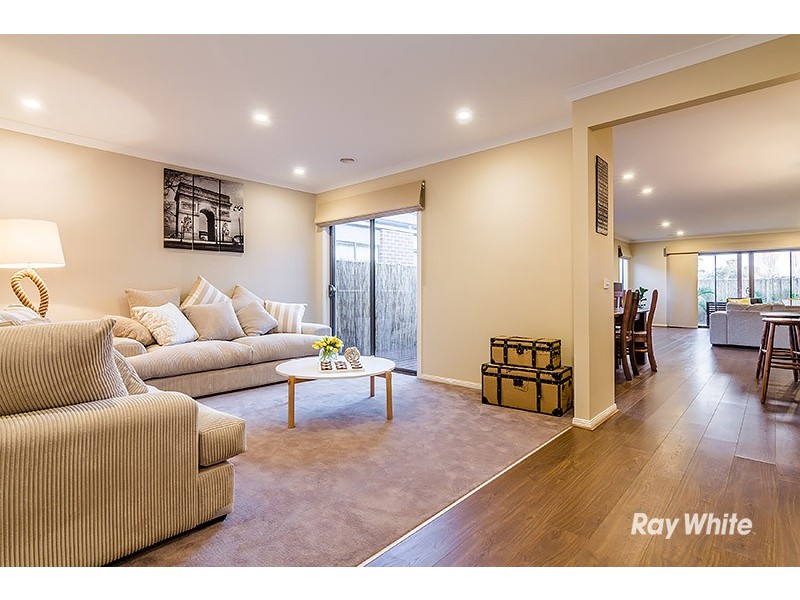 6 Tawleed Grove, Clyde North VIC 3978