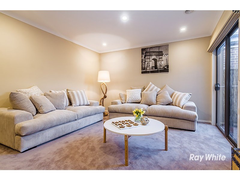 6 Tawleed Grove, Clyde North VIC 3978