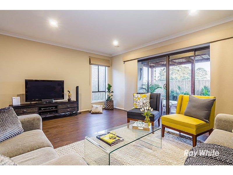 6 Tawleed Grove, Clyde North VIC 3978