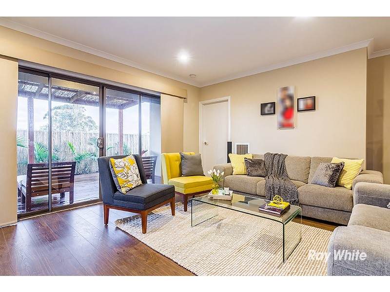 6 Tawleed Grove, Clyde North VIC 3978