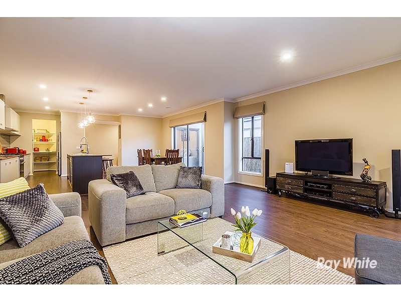 6 Tawleed Grove, Clyde North VIC 3978