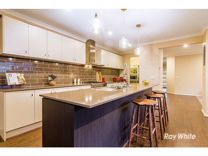 6 Tawleed Grove, Clyde North VIC 3978