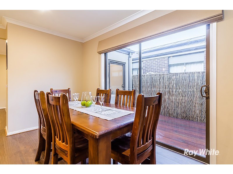 6 Tawleed Grove, Clyde North VIC 3978