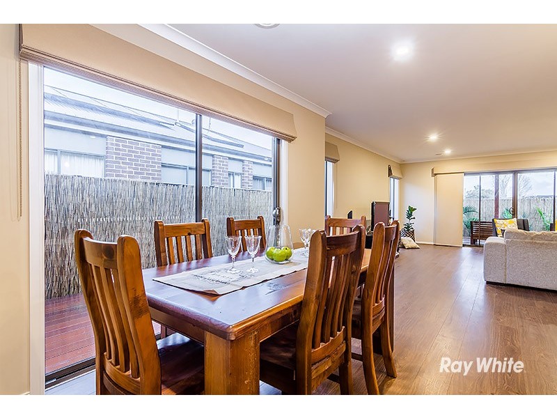 6 Tawleed Grove, Clyde North VIC 3978