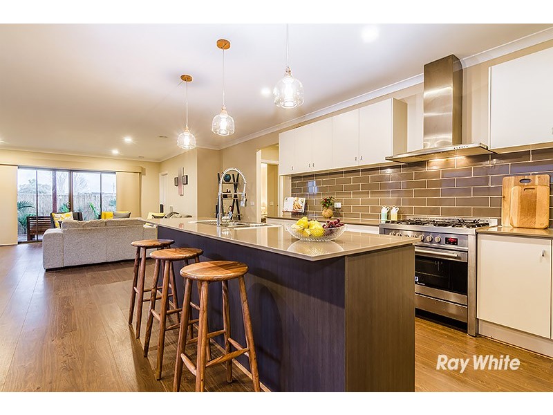 6 Tawleed Grove, Clyde North VIC 3978