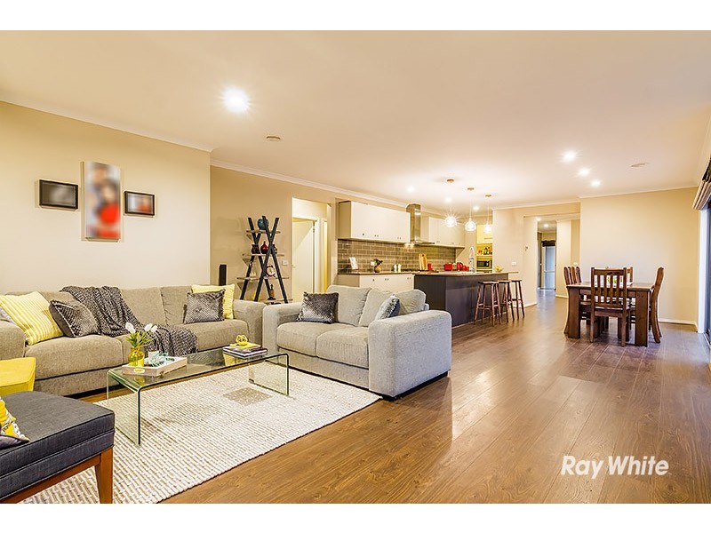 6 Tawleed Grove, Clyde North VIC 3978