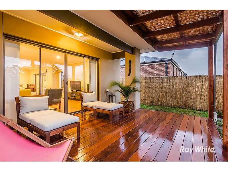 6 Tawleed Grove, Clyde North VIC 3978