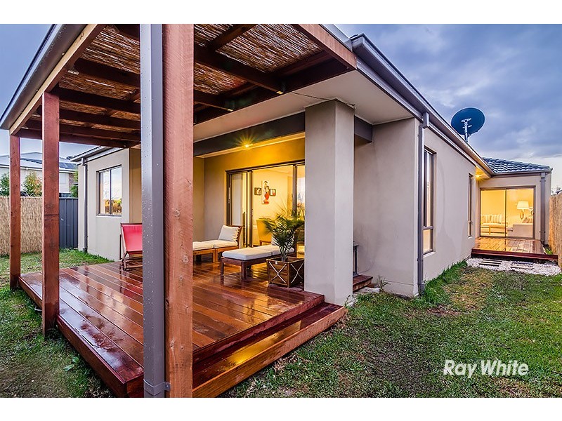 6 Tawleed Grove, Clyde North VIC 3978