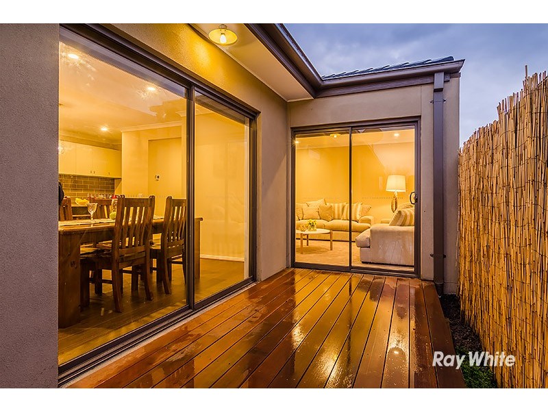 6 Tawleed Grove, Clyde North VIC 3978