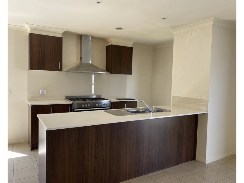 13 Rankin Close, Lynbrook VIC 3975