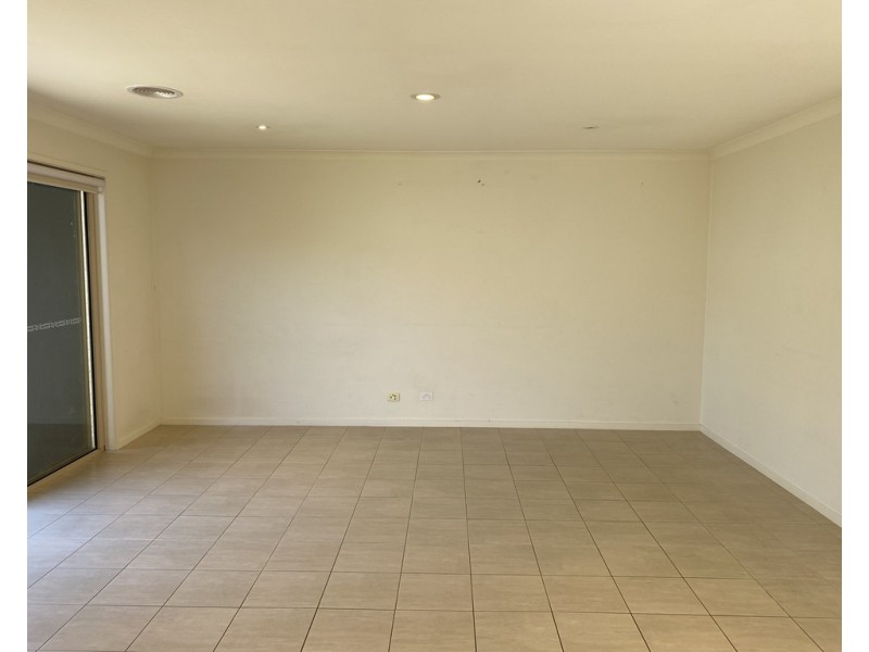 13 Rankin Close, Lynbrook VIC 3975