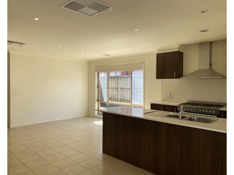 13 Rankin Close, Lynbrook VIC 3975